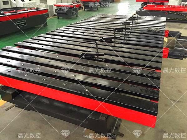 沖床自動(dòng)送料機(jī)生產(chǎn)時(shí)為什么材料會(huì)倒退 沖床自動(dòng)送料機(jī)生產(chǎn)時(shí)為什么材料會(huì)倒退