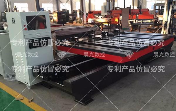  操作沖床自動沖料機時應(yīng)該注意什么？